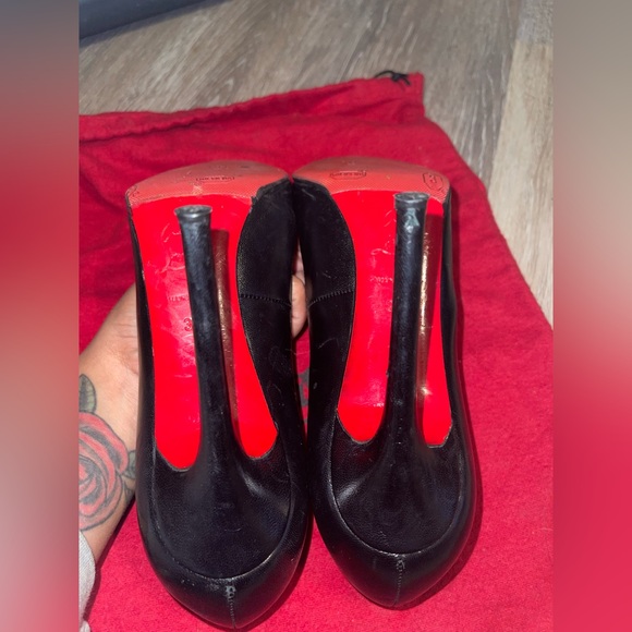 Authentic christian louboutins used - Picture 2 of 4